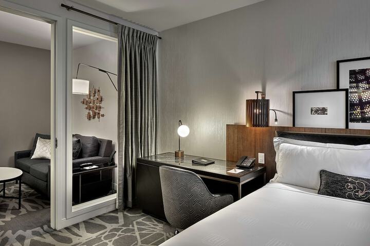 LondonHouse Chicago Curio Collection by Hilton