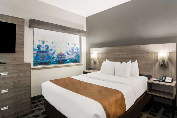 Room 30 of 47