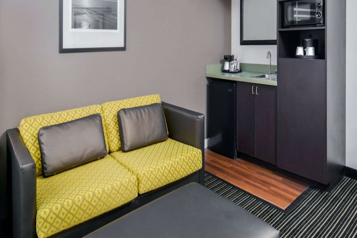 Room 34 of 60