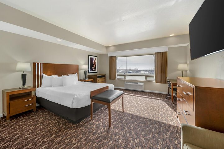 Best Western Plus Northwoods Inn