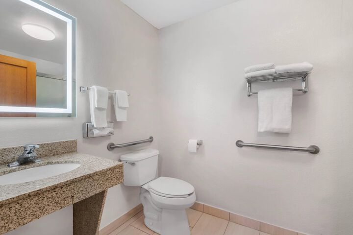 Comfort Inn & Suites Sheboygan I-43