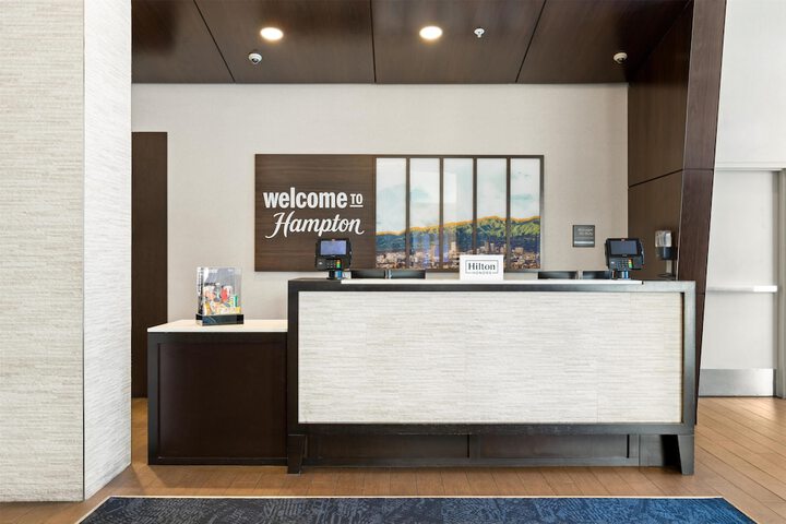 Hampton Inn & Suites Los Angeles - Glendale