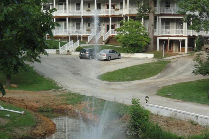 Acorn Hill Lodge and Spa