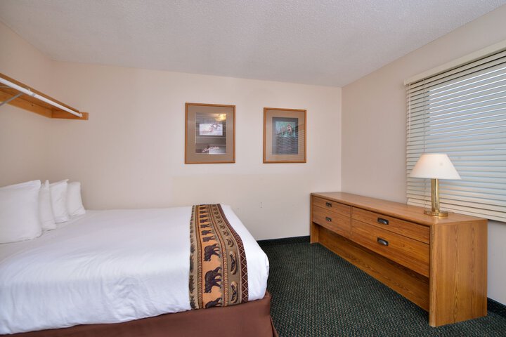 Room 8 of 43
