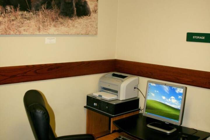 Business Center 33 of 35