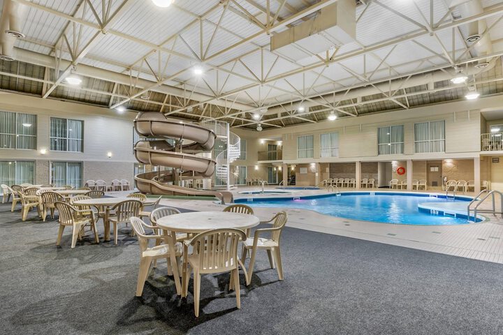 Clarion Hotel & Suites