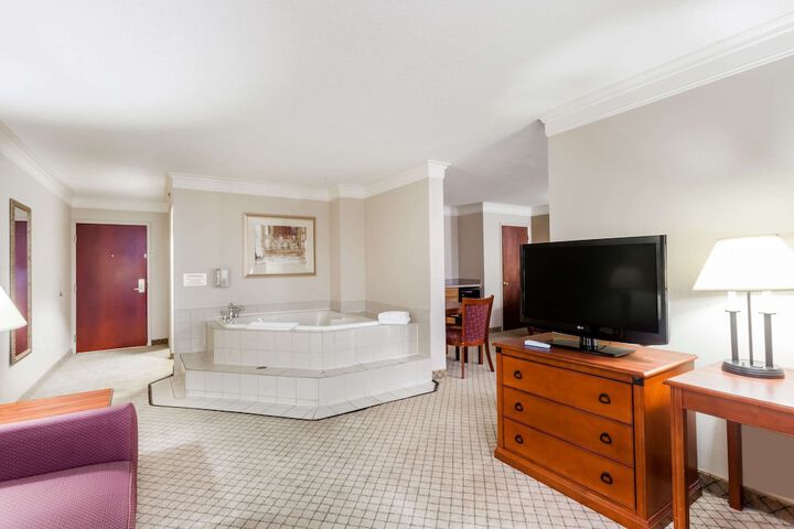 Room 7 of 16
