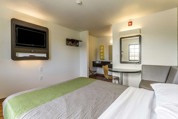 Room 27 of 34