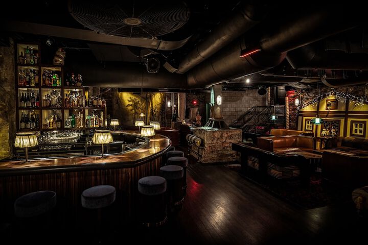 Lounge 72 of 86