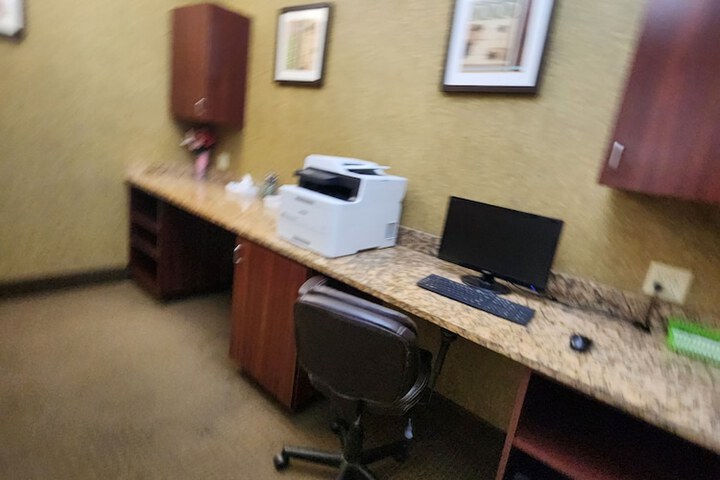 Business Center 82 of 85