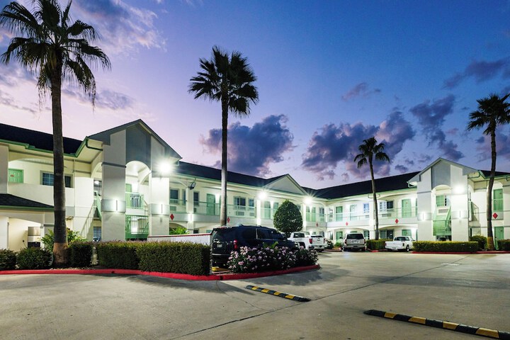 Palace Inn I10East & John Ralston