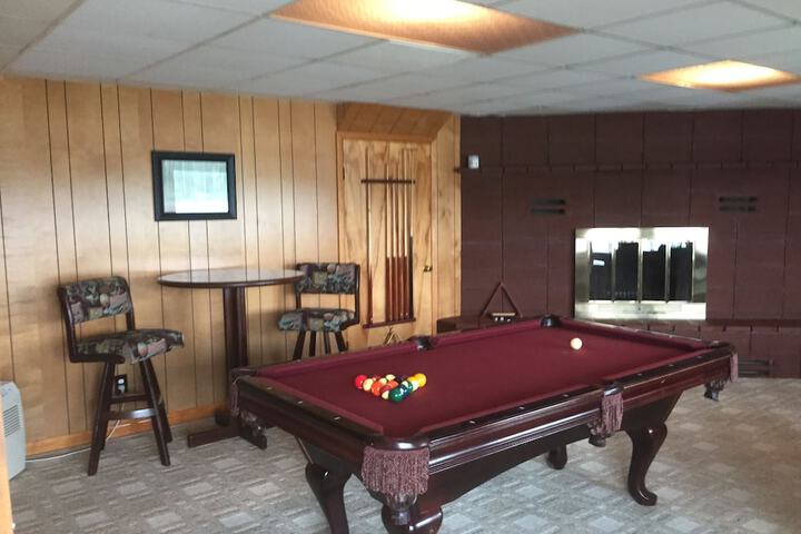 Lounge 114 of 152