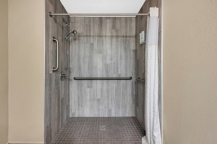Room 9 of 22