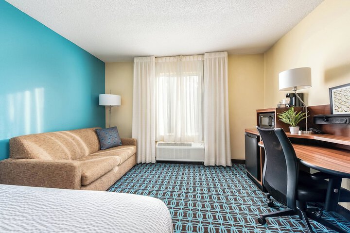 Room 17 of 28