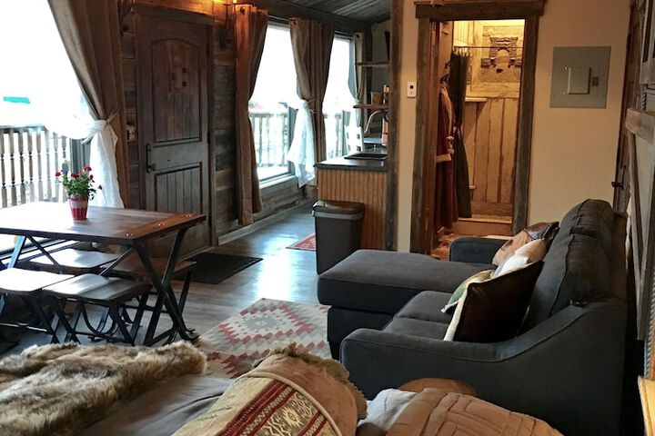 Room 107 of 198