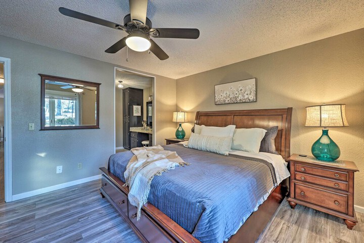 Bella Vista Home w / Deck + Trails: on Golf Course!