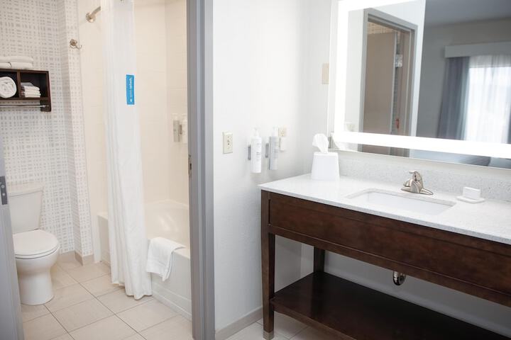 Hampton Inn & Suites Williamsport-Faxon Exit