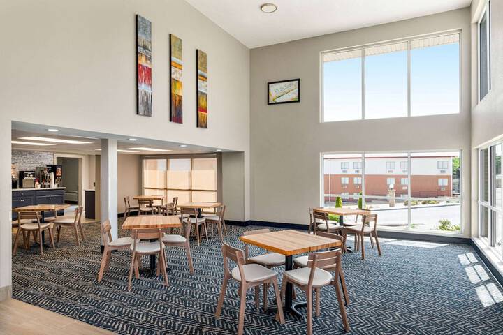 AmericInn by Wyndham Branson & Conference Center