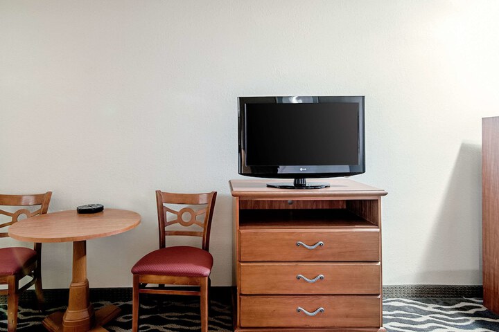 Room 8 of 30