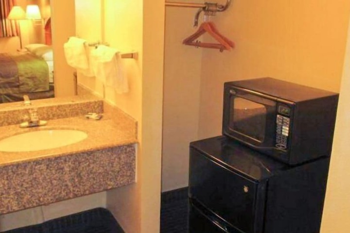 Room 10 of 31