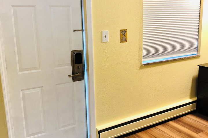 Room 43 of 60