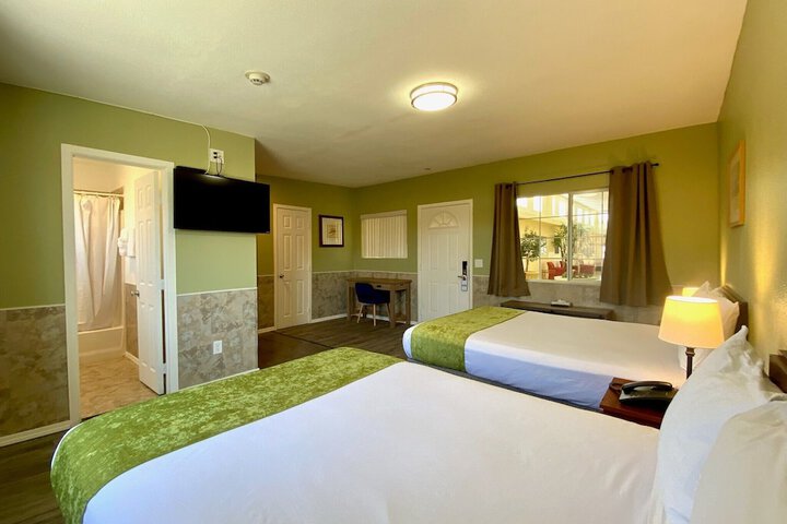 Europa Inn & Suites