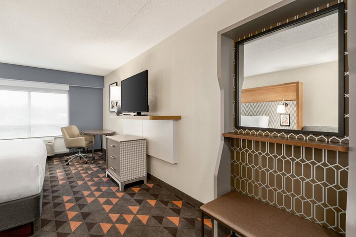 Room 13 of 36