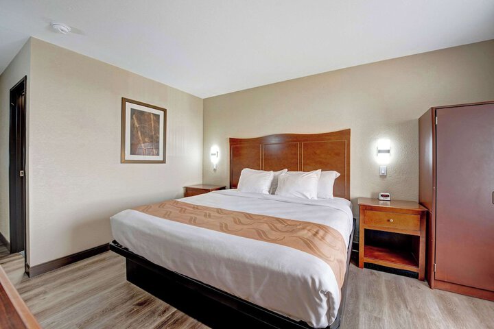 Room 35 of 46