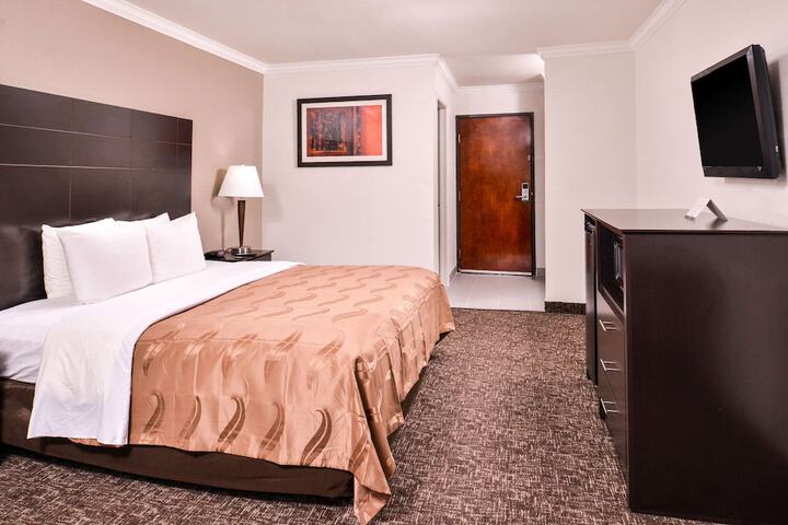 Room 27 of 48