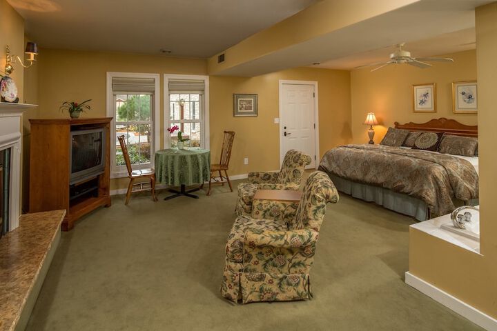 Goldmoor Inn