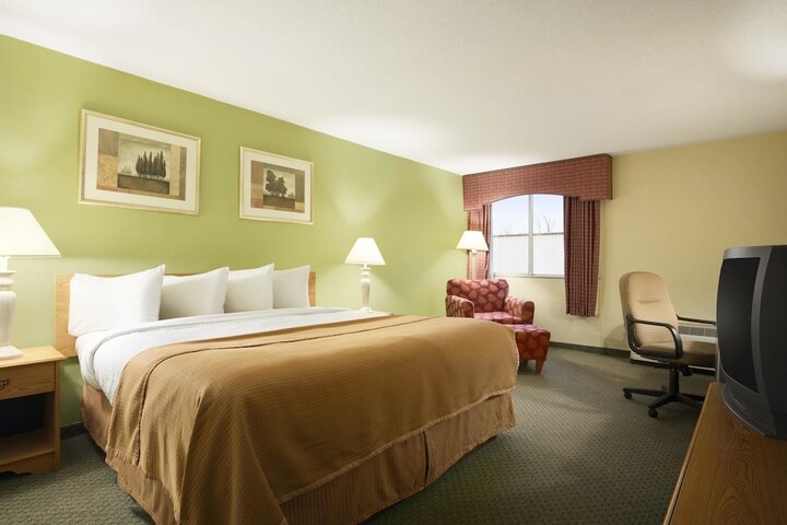 Room 9 of 14