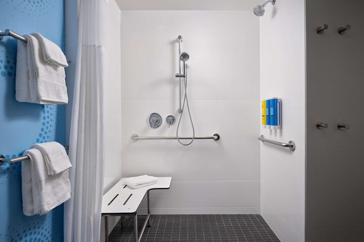 Room 13 of 28