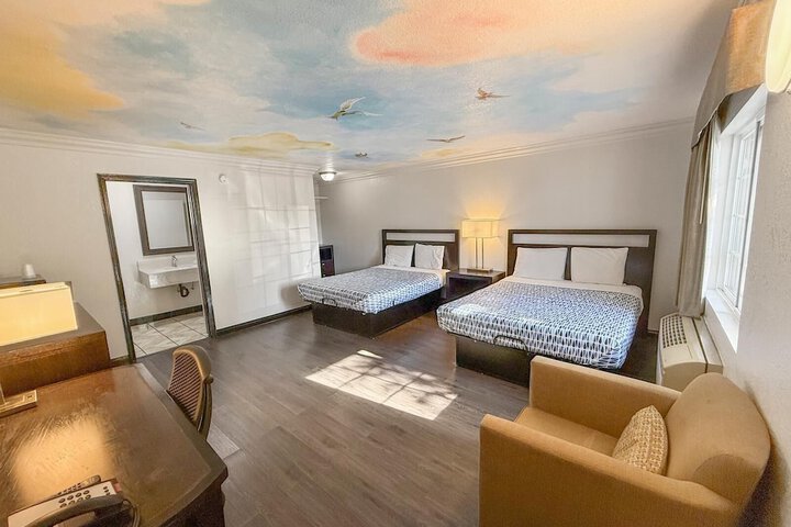 Room 13 of 18