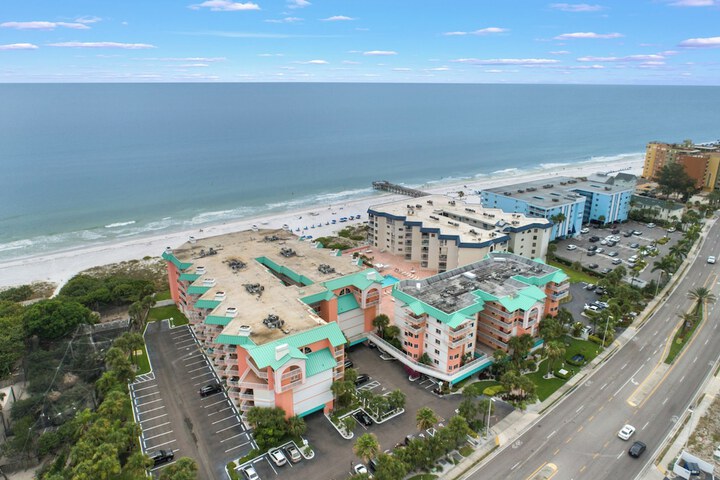 Beach Cottages 1504 by Distinctive Beach Rentals