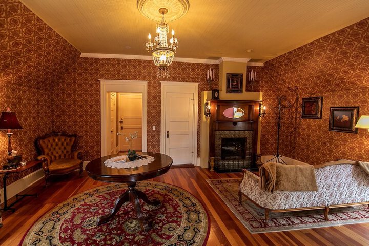 Room 17 of 38