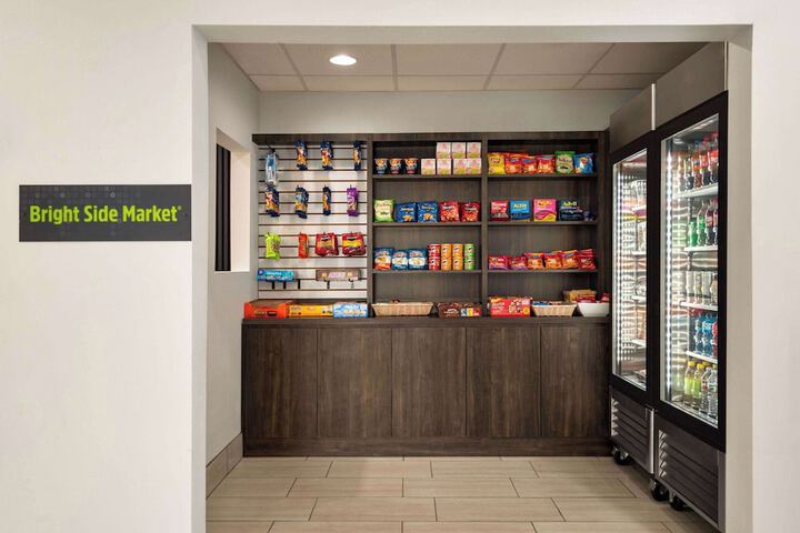 La Quinta Inn & Suites by Wyndham Gonzales LA