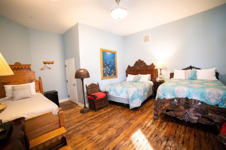 Oaak Tree Hotel