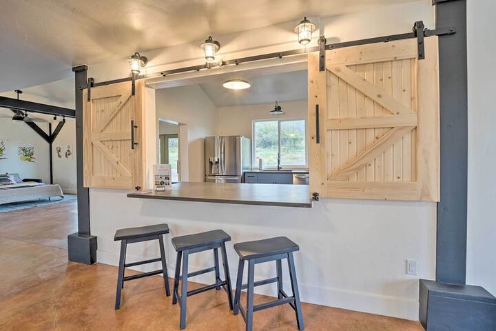 Pet-friendly Mancos Gem w / Patio & Fire Pit!