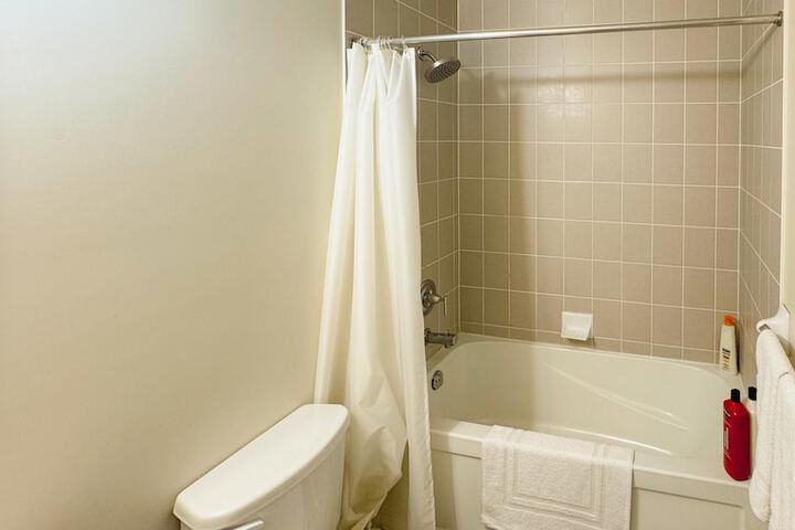 RivetStays - The Fly Luxury Suites