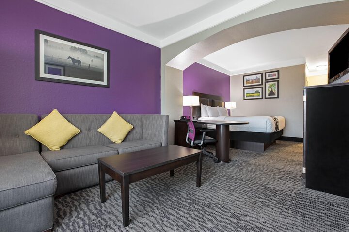 La Quinta Inn & Suites by Wyndham Pearland - Houston South