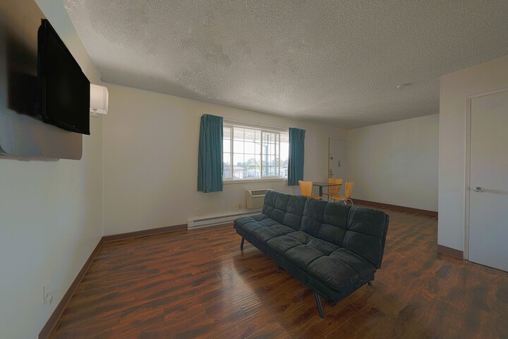 Room 40 of 103