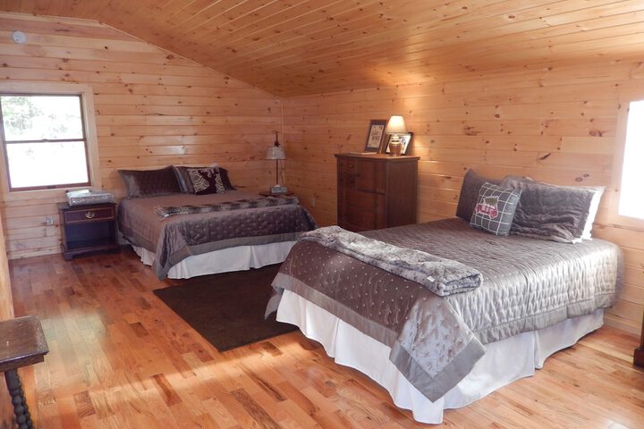 Kiwassa Lake Bed & Breakfast
