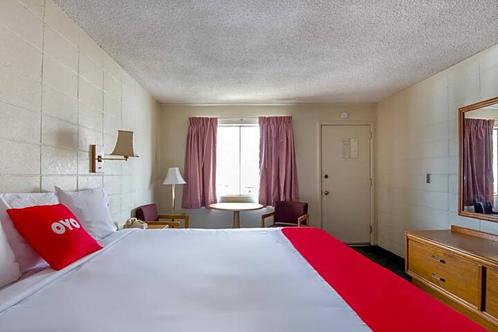 OYO Hotel Mauldin SC South Main Street