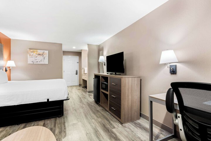 Room 21 of 32