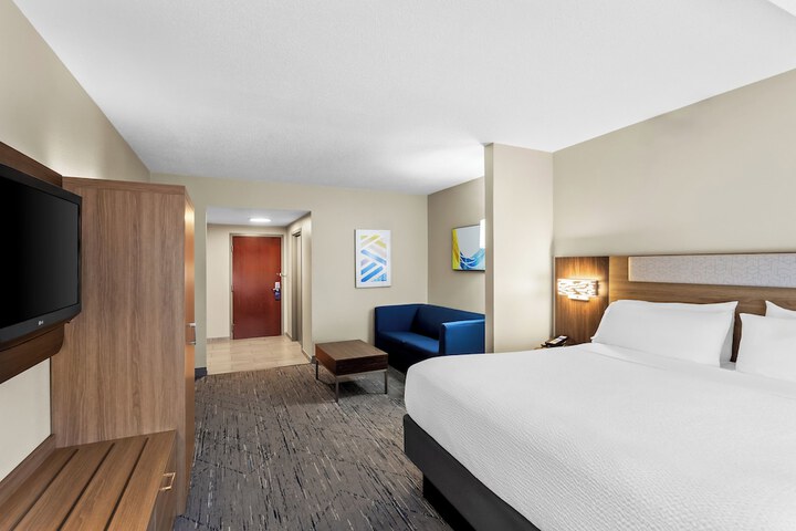 Holiday Inn Express Suites Charleston by IHG