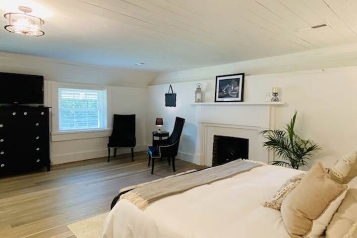 Room 17 of 28