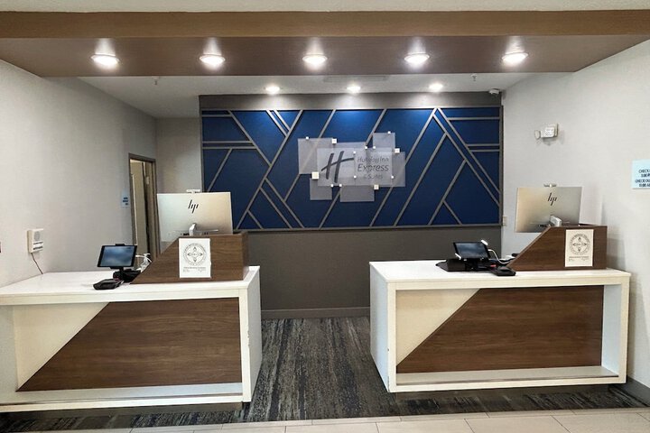 Holiday Inn Express Hotel & Suites Grants - Milan by IHG