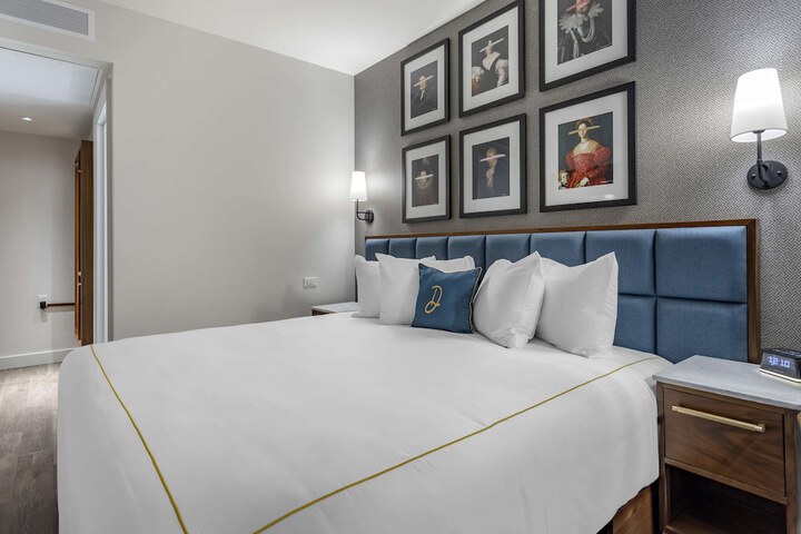 Room 7 of 30