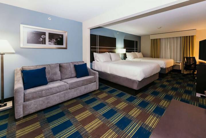 Room 32 of 47