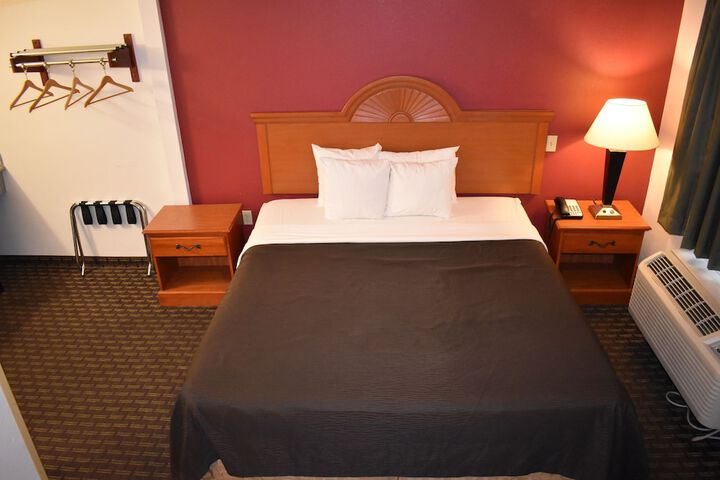Room 10 of 13